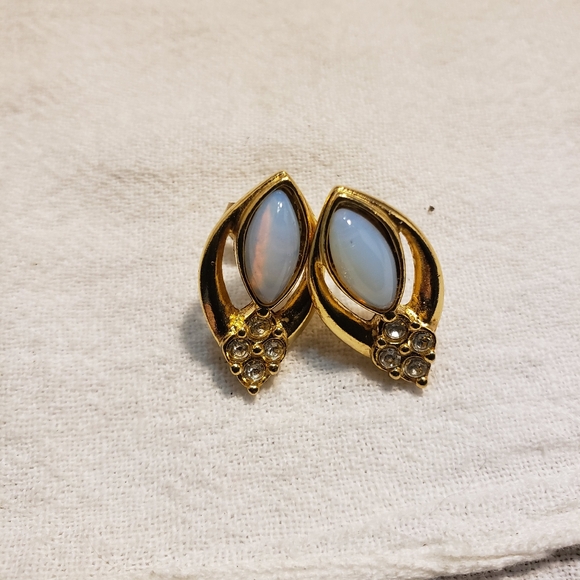 Beautiful Vintage Avon Goldtone and Faux Opal and Rhinestones Pierced Earrings - Picture 1 of 4